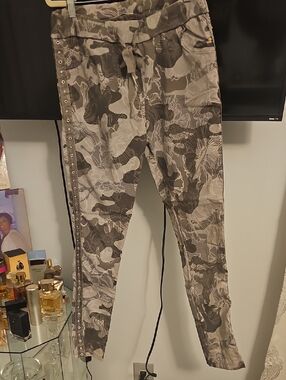 Made In Italy Flower Pants Emblished